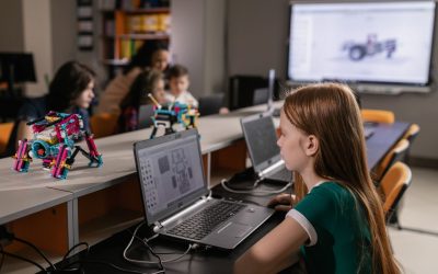 La Révolution des Sens: Quand la Formation Petite Enfance Prend un Tournant Sensoriel